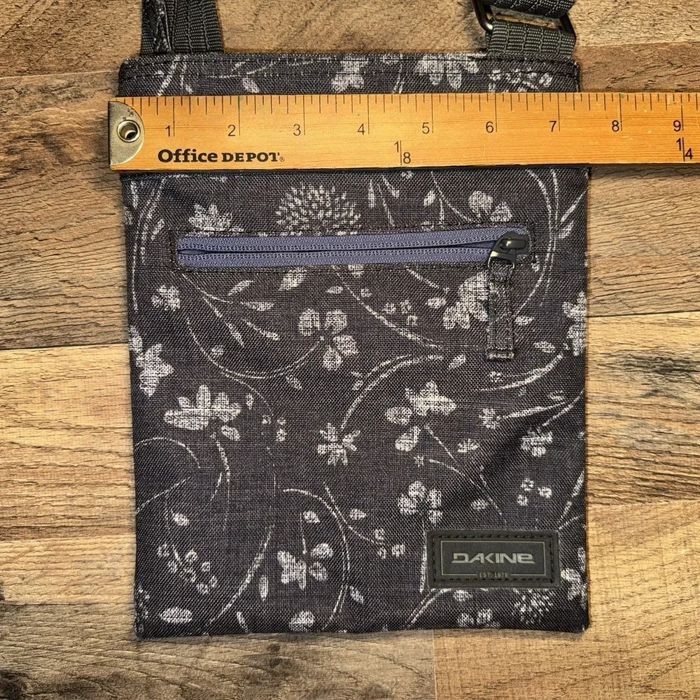 Dakine Crossbody Jordy Handbag Tropical Flowers Grey & Black